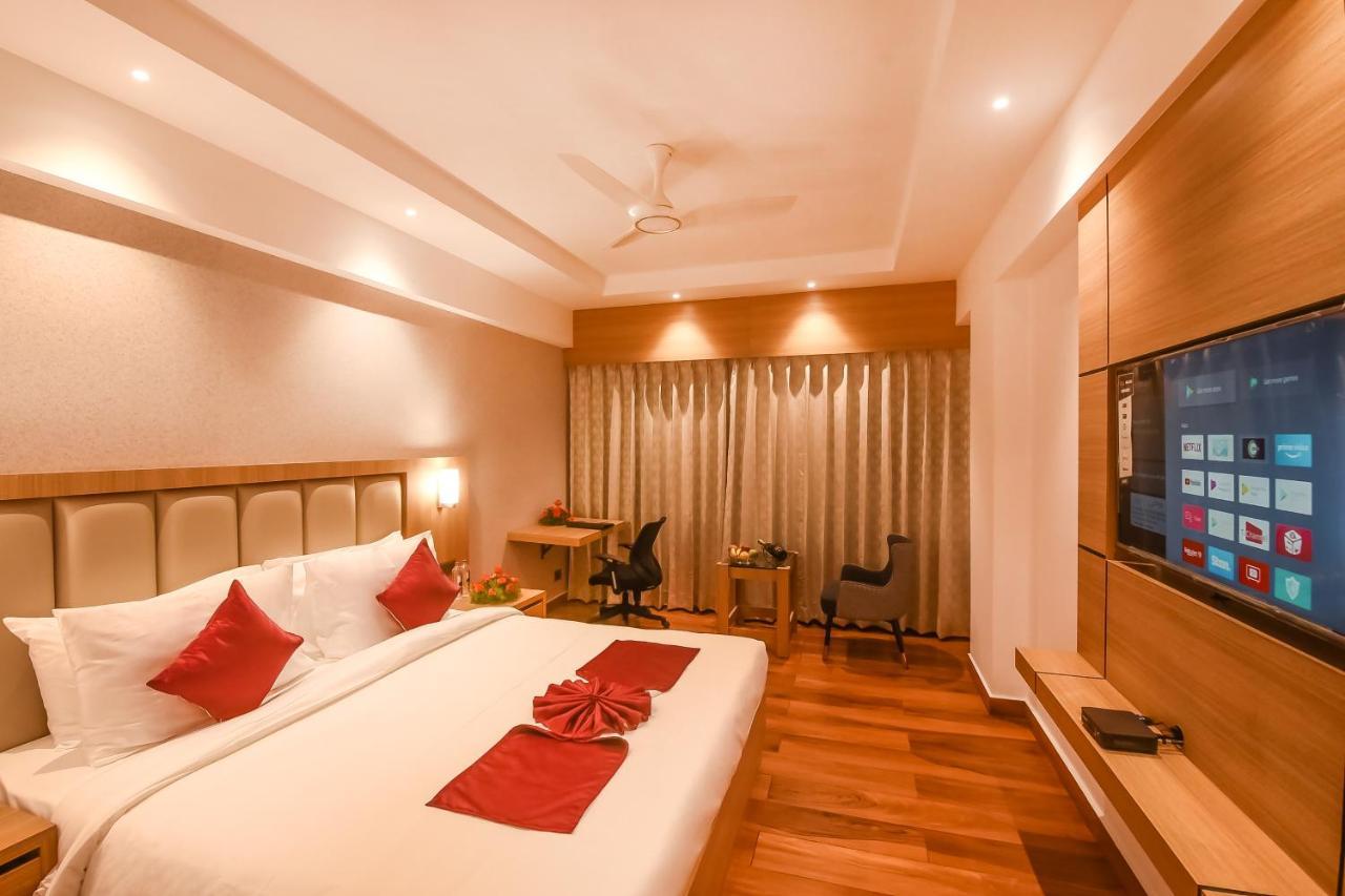 Emerald Clarks Inn Suites Mysore Exterior foto