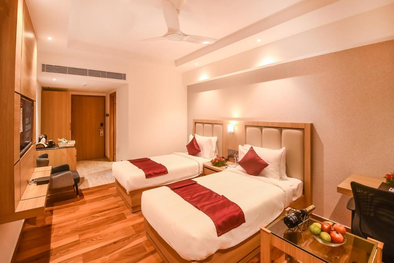 Emerald Clarks Inn Suites Mysore Exterior foto