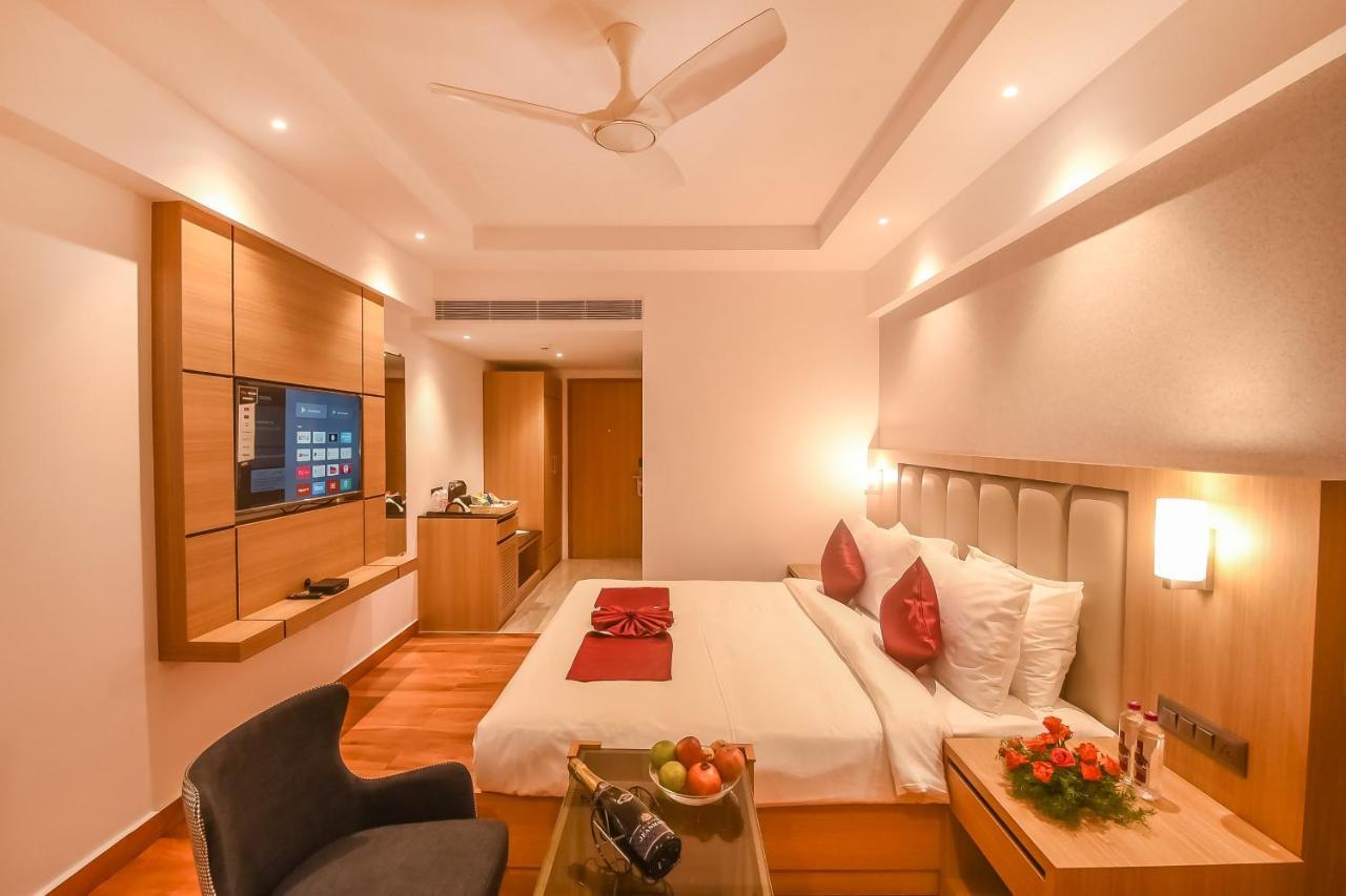 Emerald Clarks Inn Suites Mysore Exterior foto