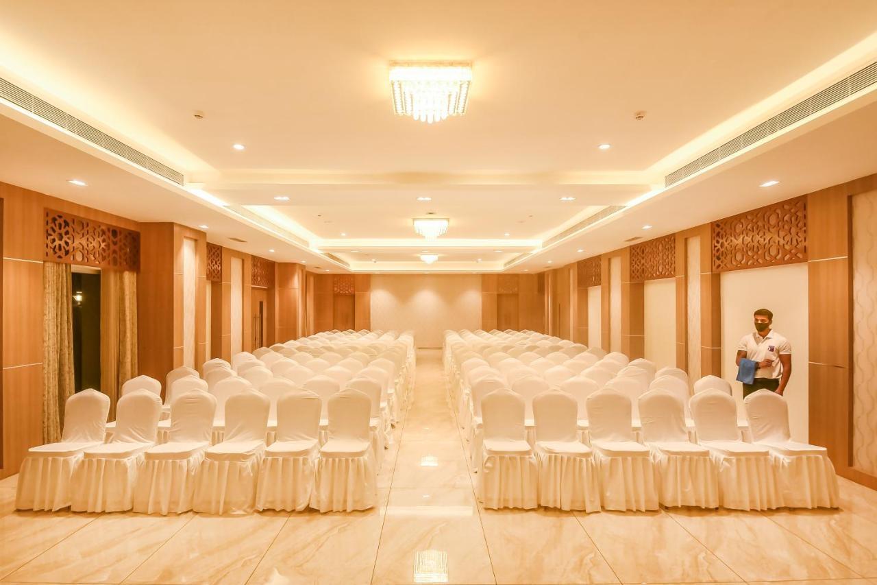 Emerald Clarks Inn Suites Mysore Exterior foto