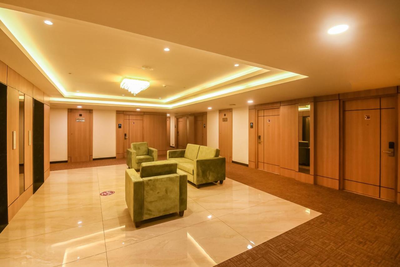 Emerald Clarks Inn Suites Mysore Exterior foto