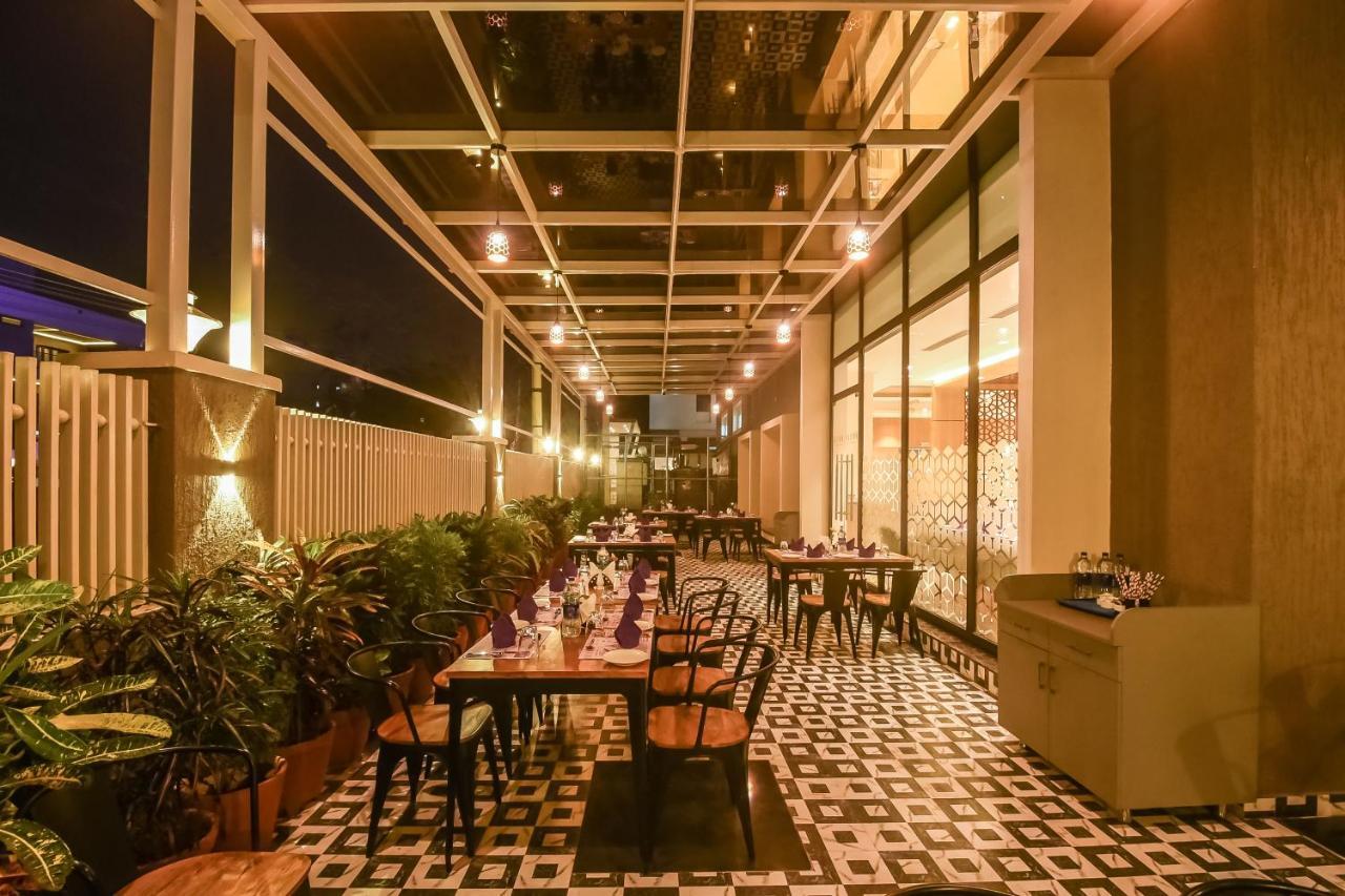 Emerald Clarks Inn Suites Mysore Exterior foto