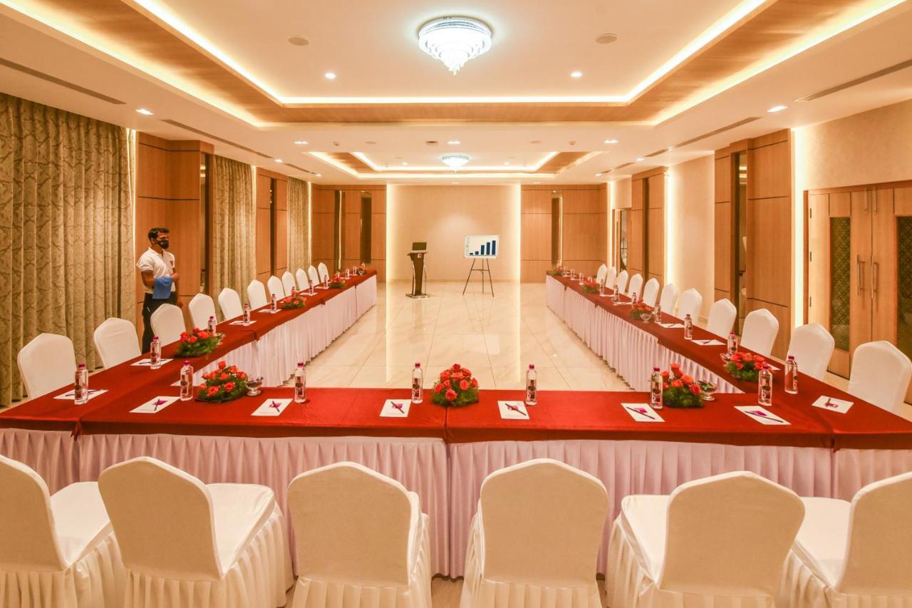 Emerald Clarks Inn Suites Mysore Exterior foto