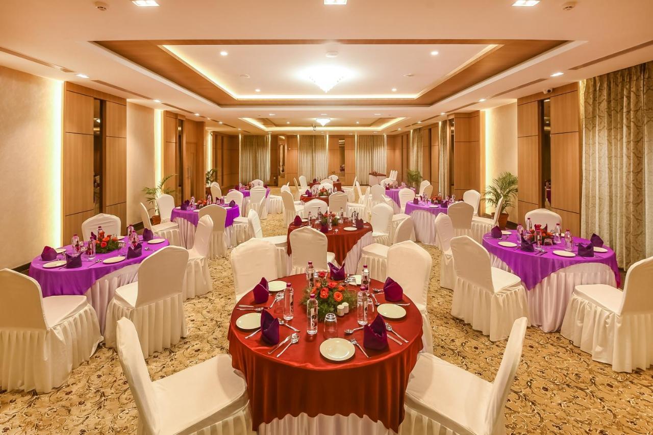 Emerald Clarks Inn Suites Mysore Exterior foto