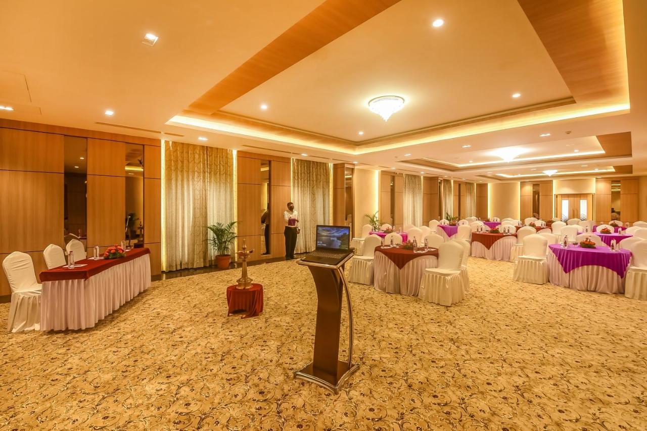 Emerald Clarks Inn Suites Mysore Exterior foto